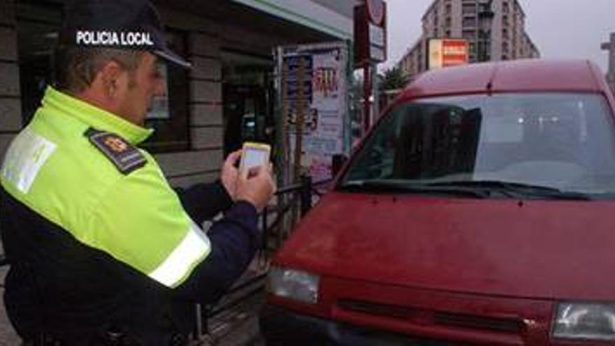 La Policía Local de Cáceres ya cuenta con 15 PDAs para controlar infracciones de tráfico