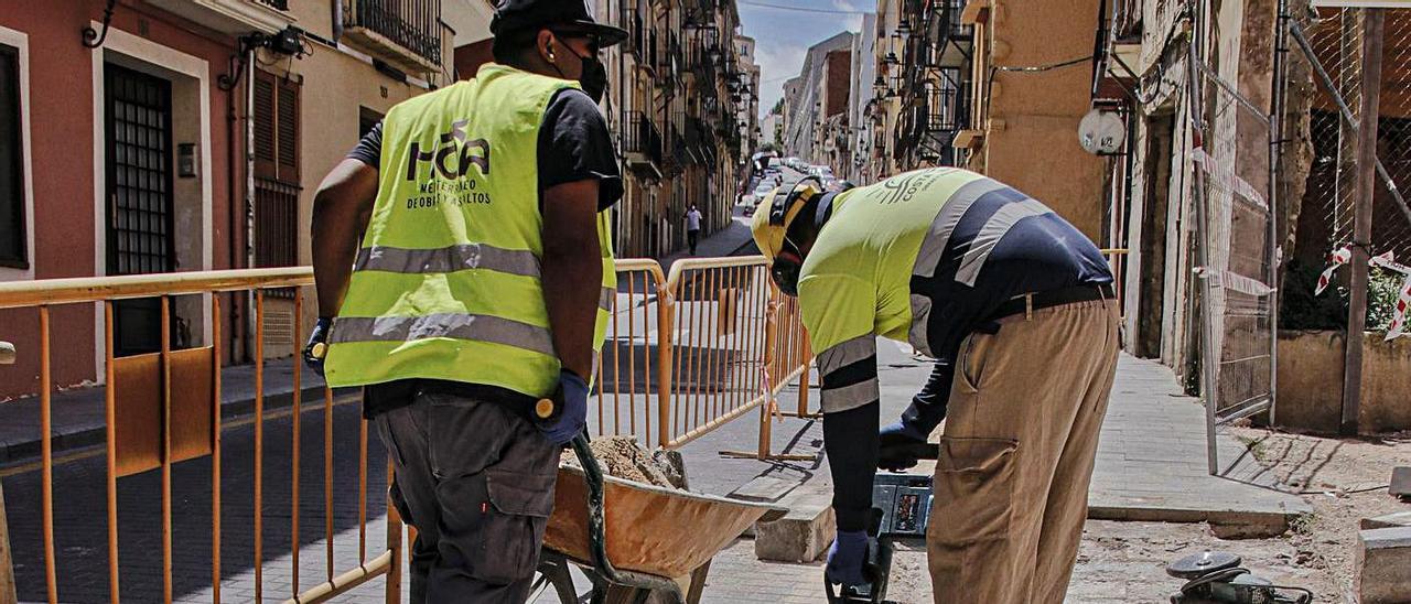 Trabajos de renovación del pavimento de Sant Nicolauet que comenzaron ayer. | JUANI RUZ