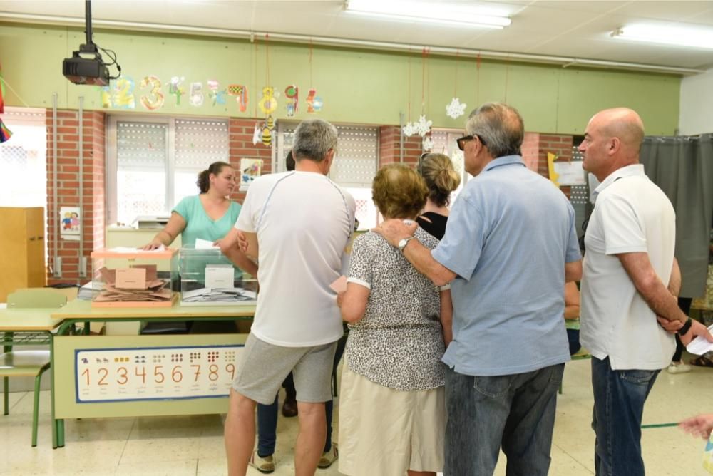 Elecciones Generales: Ambiente en los colegios de