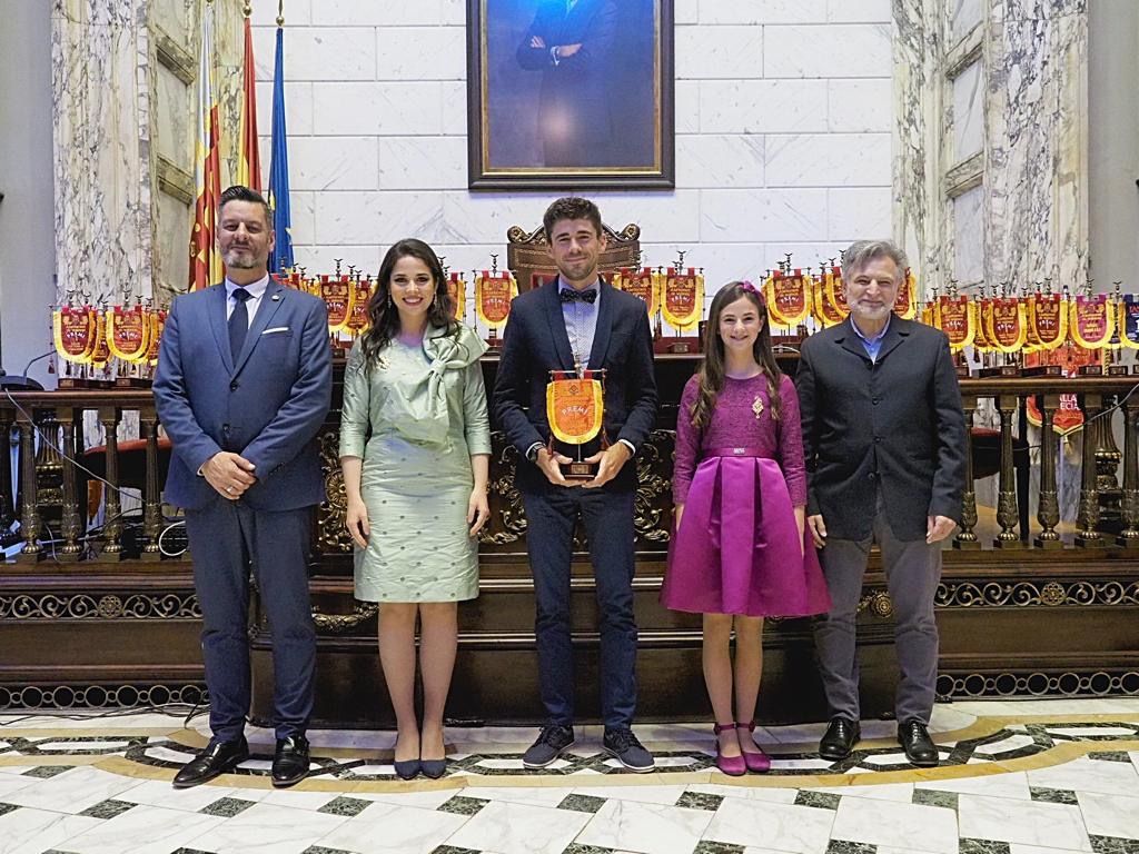 Honores a los artistas en la Gala de los 1 con Algarra en el recuerdo