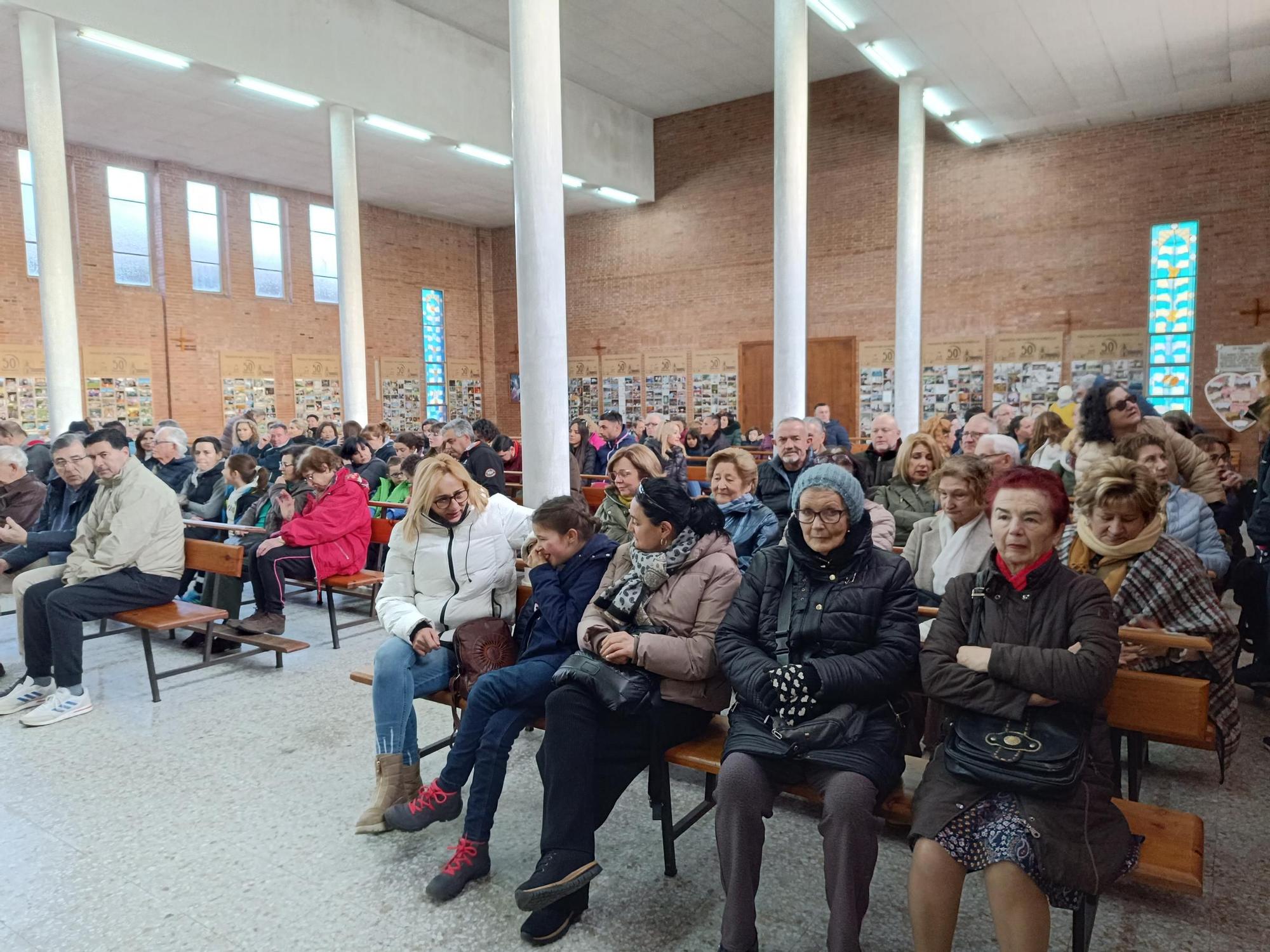 Más de 150 vecinos de Posada de Llanera marchan por la solidaridad