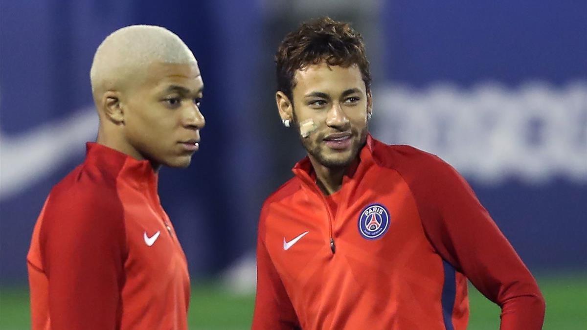 rpaniagua41387970 paris saint germain s brazilian forward neymar and french fo171227101842