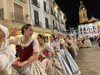La Ofrenda espera a más de 2.000 falleros en Xàtiva tras una ‘recorreguda’ masiva con nuevo itinerario