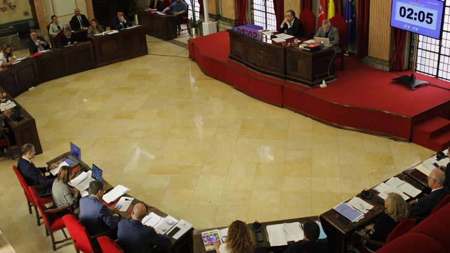 El alcalde de Murcia, José Ballesta, presidió ayer el Pleno celebrado ayer en el Ayuntamiento de Murcia .