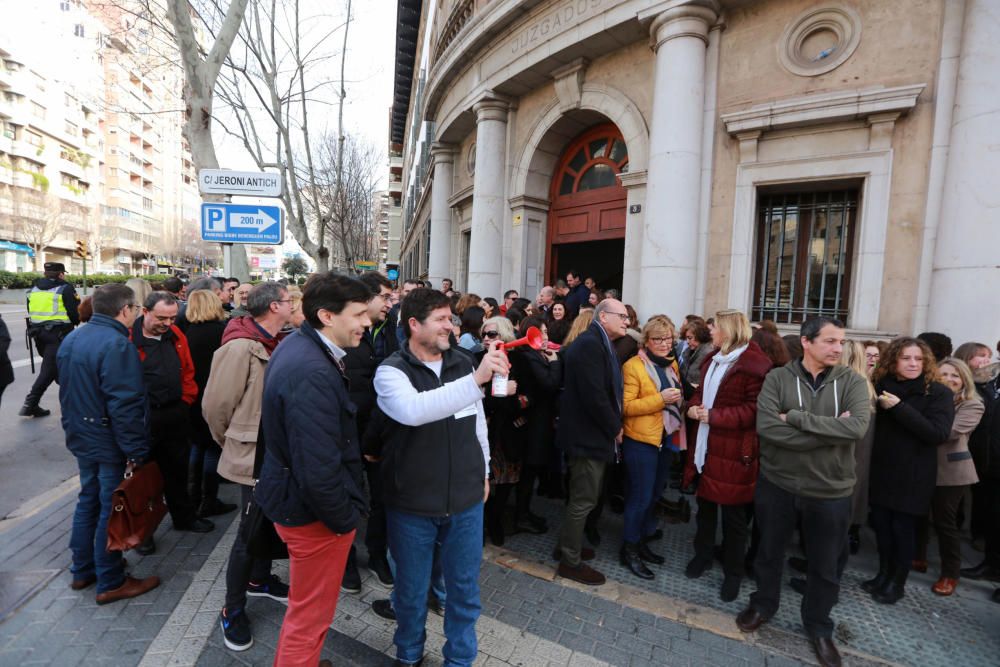 Funcionarios de Justicia protestan contra el caos informático