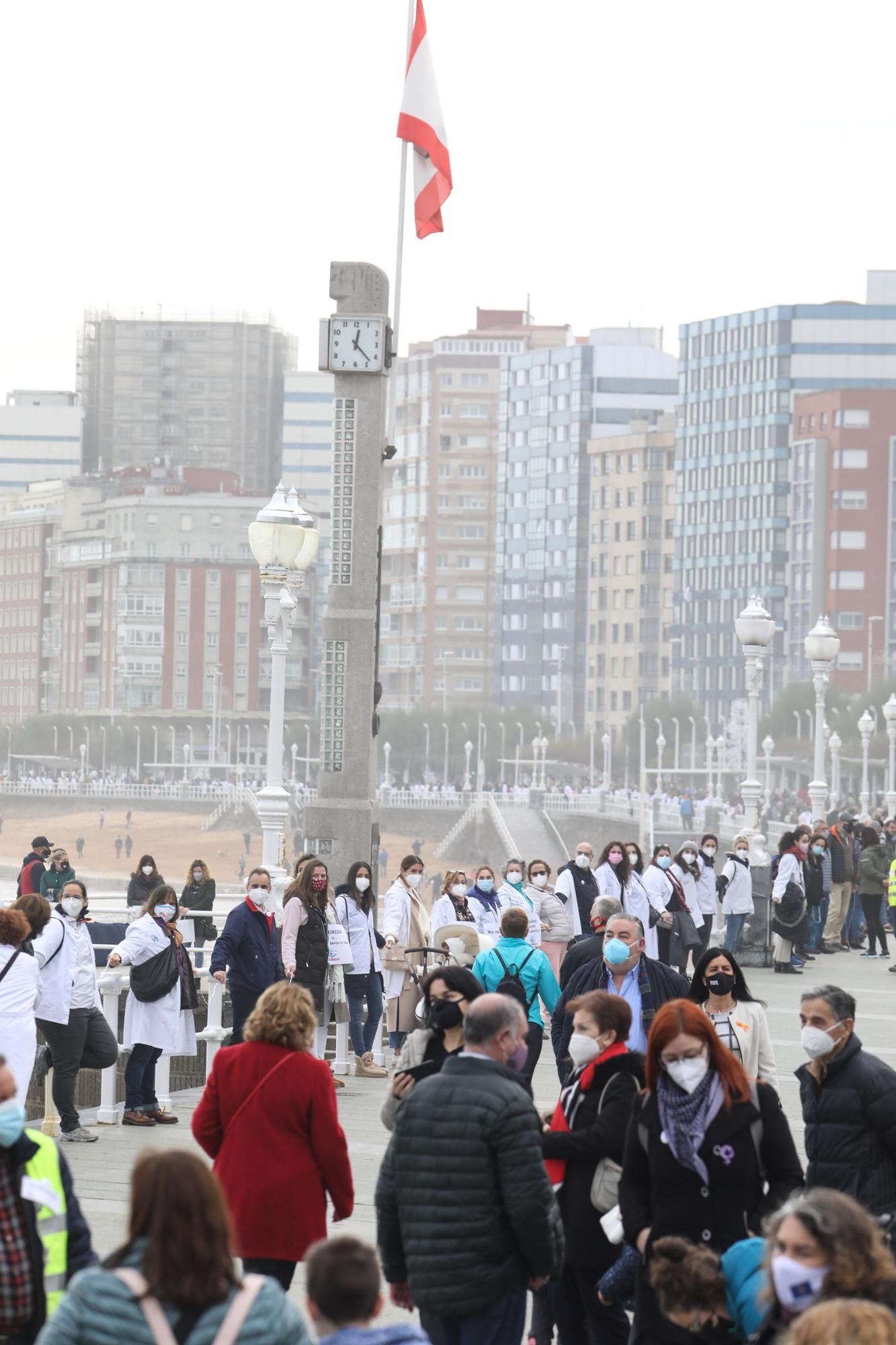 Cadena humana en Gijón por la sanidad pública