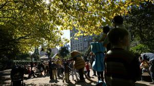 Celebración de la ’Fiesta del Otoño’ en un parque de Barcelona