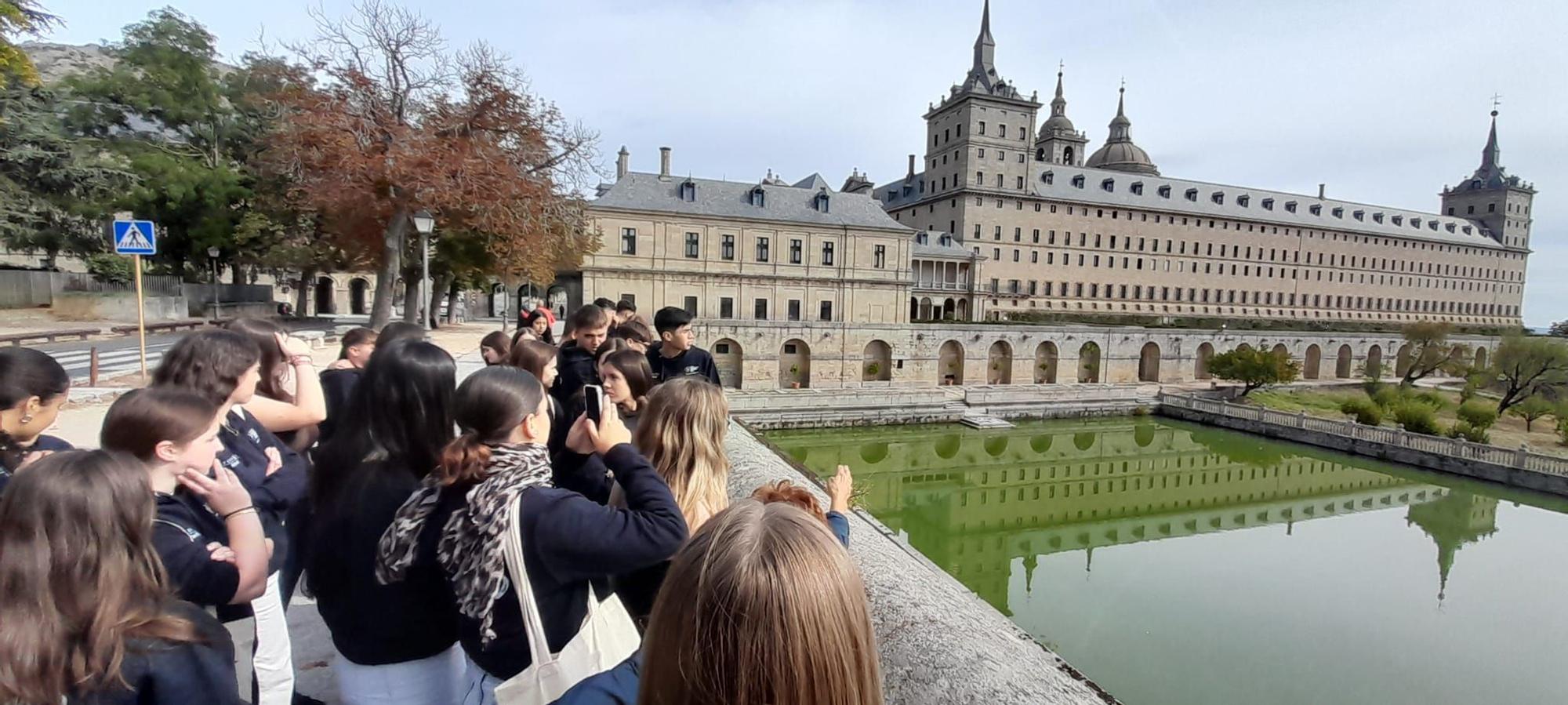 En imágenes: El recorrido por Madrid y Burgos de los estudiantes del Foro Comunicación y Escuela de Vegadeo