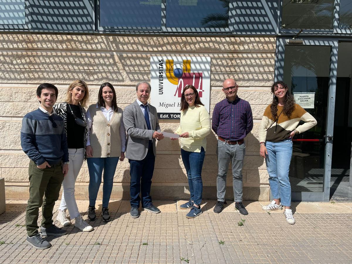 El grupo de la UMH con el profesor de Málaga que ha participado en la investigación