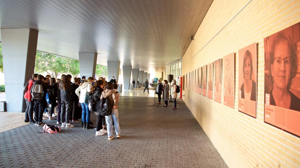 Inauguración de la exposición “Con nombres de mujer: científicas en el campo de la inmunología y las vacunas”, con motivo del Día de la Mujer y la Niña en la Ciencia.