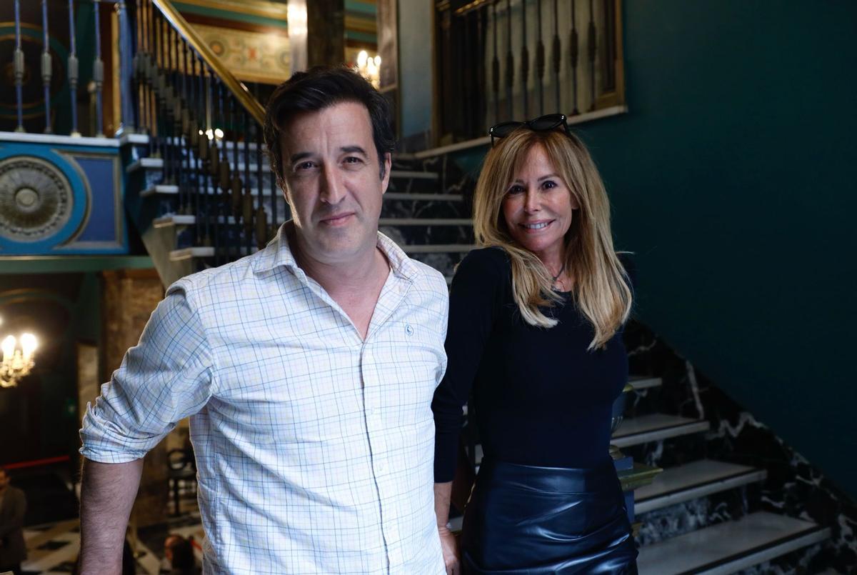 César Lucendo y Lara Dibilidos, este miércoles, en el Teatro Principal de Zaragoza.