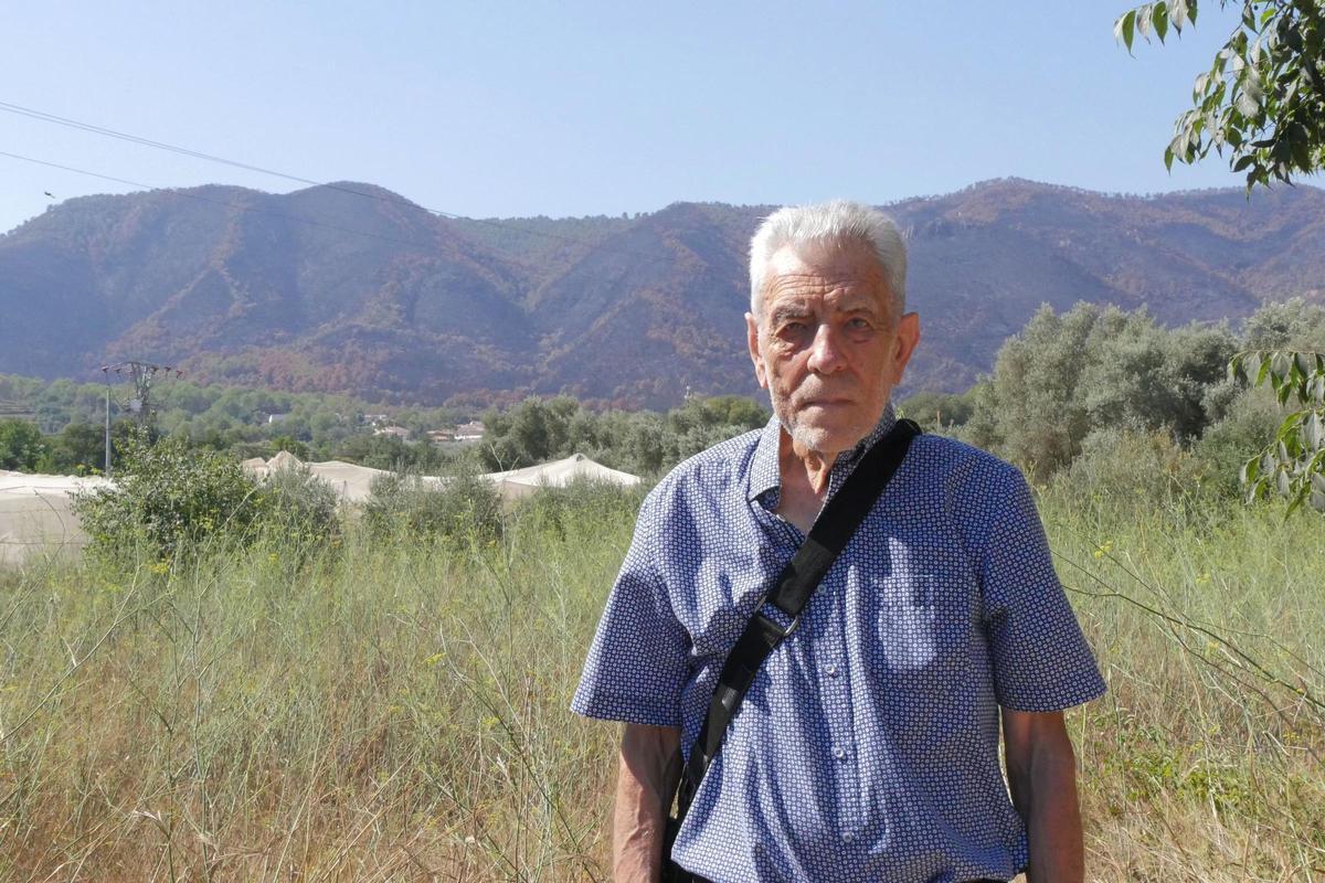 Josep Herrero vive con tristeza, aunque con optimismo, que el paisaje de su pueblo le recuerde todos los días y en todo momento lo que se ha perdido.
