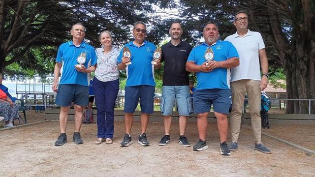 Un momento de la entrega de premios, con la participación de ediles de BNG y PP.