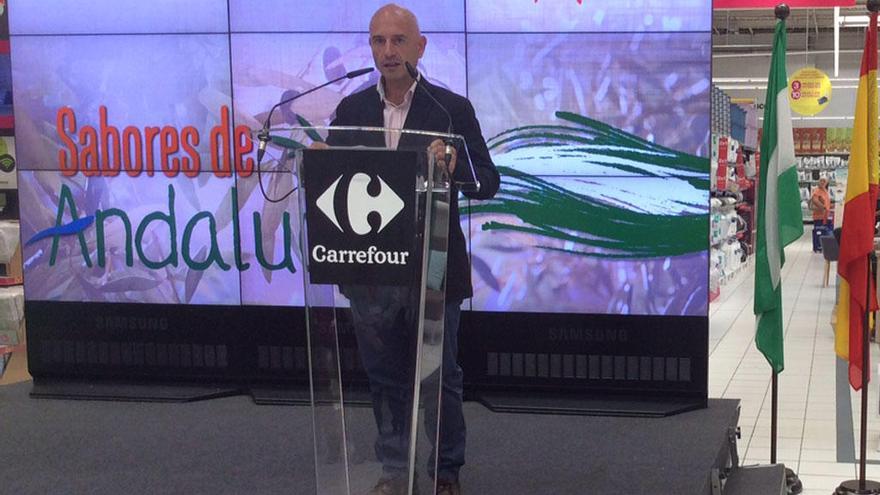 Javier Salas, durante su intervención en la presentación de la campaña, en el Carrefour Alameda.