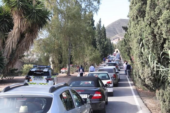 Día de Todos los Santos en el cementerio de Lorca