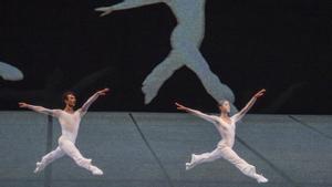 Un momento de ’Dance’ interpretada por el Ballet de la Ópera de Lyon.