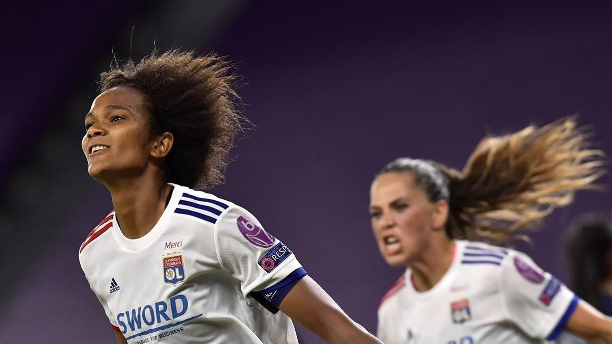 Wendie Renard celebra el gol que le da al Lyon el pase a la final de la Champions