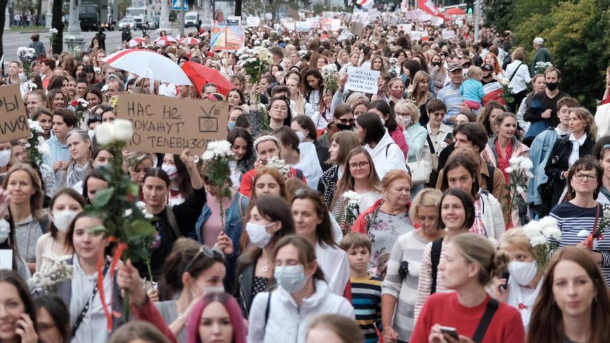 Una imagen de la gran &#039;Marcha de las mujeres&#039; en Minsk.