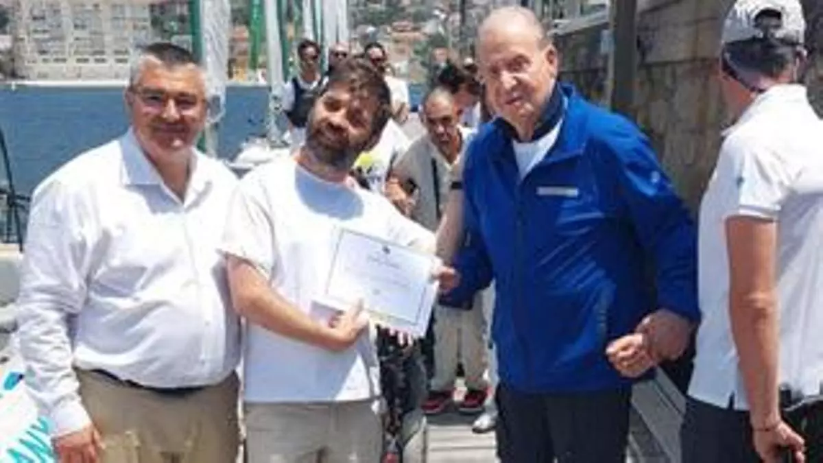 El rey emérito participa en Sanxenxo en la clausura del proyecto 'Bautismos de Mar'