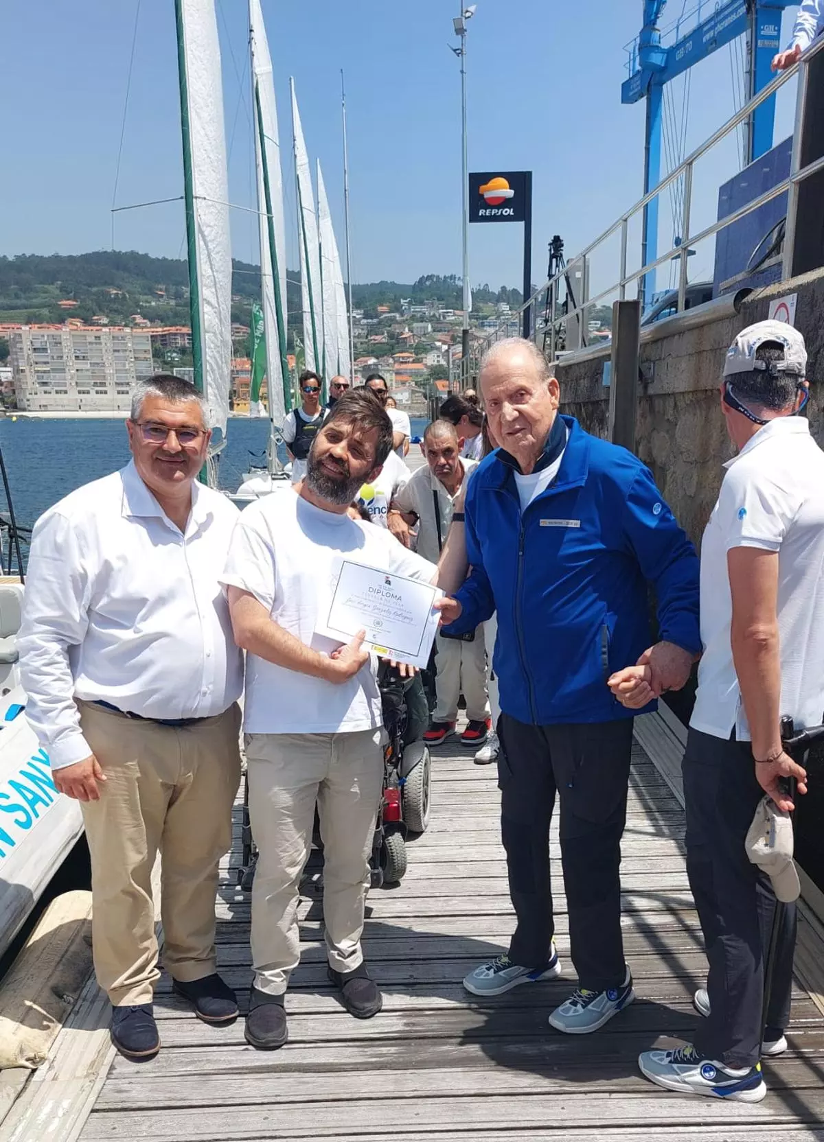 El rey emérito participa en Sanxenxo en la clausura del proyecto "Bautismos de Mar"