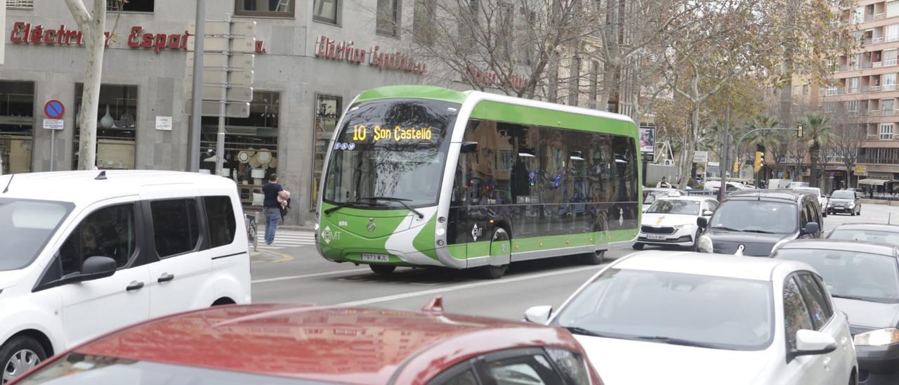 Así son los autobuses eléctricos que los conductores de la EMT de Palma alertan de ser un «peligro público»