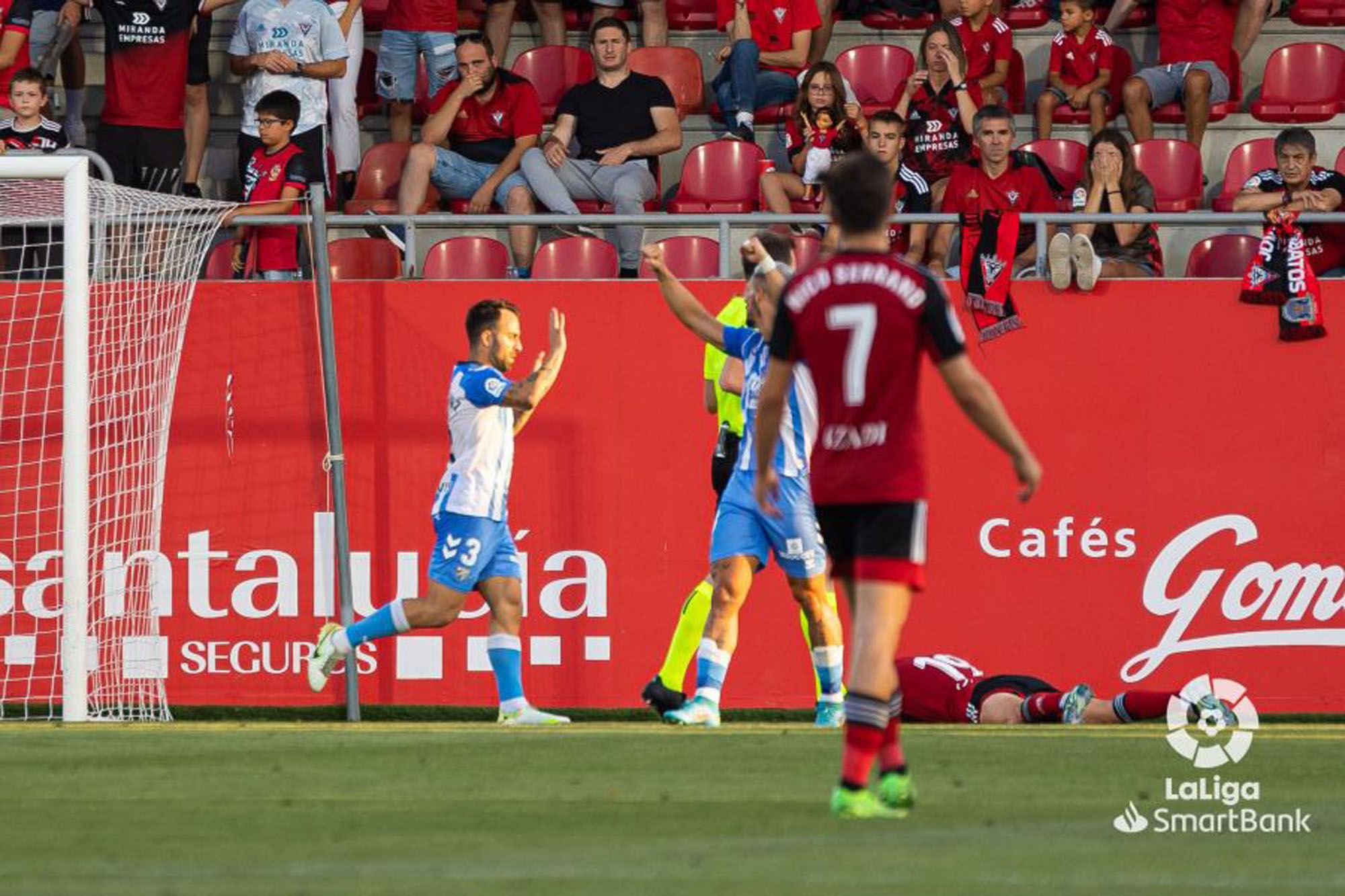 Una imagen del CD Mirandés - Málaga CF de la tercera jornada de la Liga 22/23