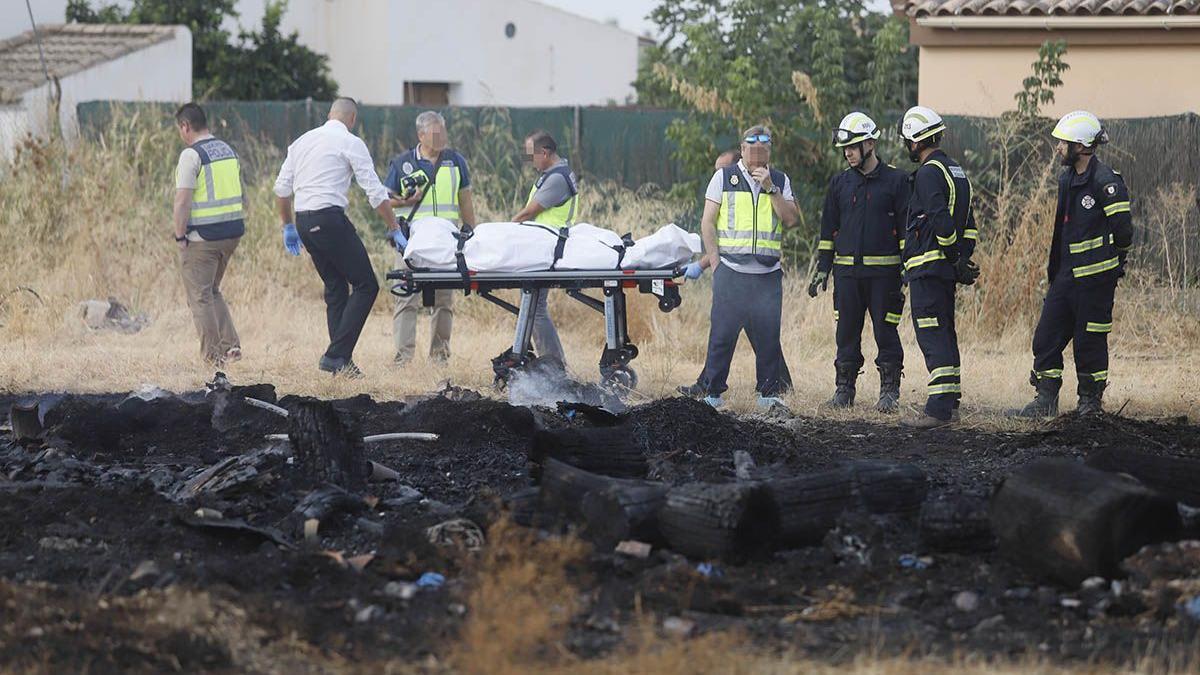 Los bomberos hallan el cadáver de un hombre al acudir a un incendio de pastos en Villarrubia.
