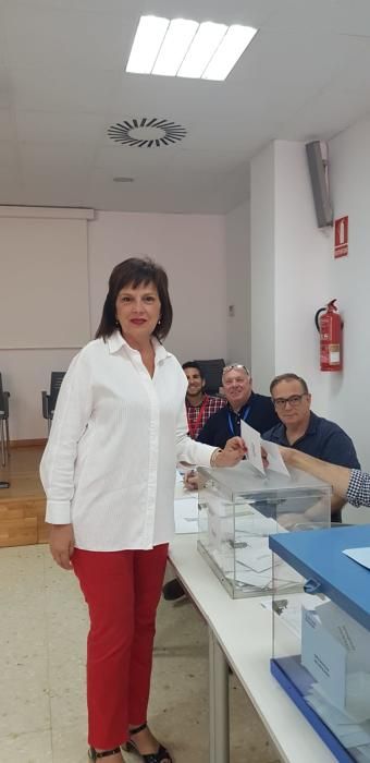 Carmen Martínez (PSPV) vota en Quart.