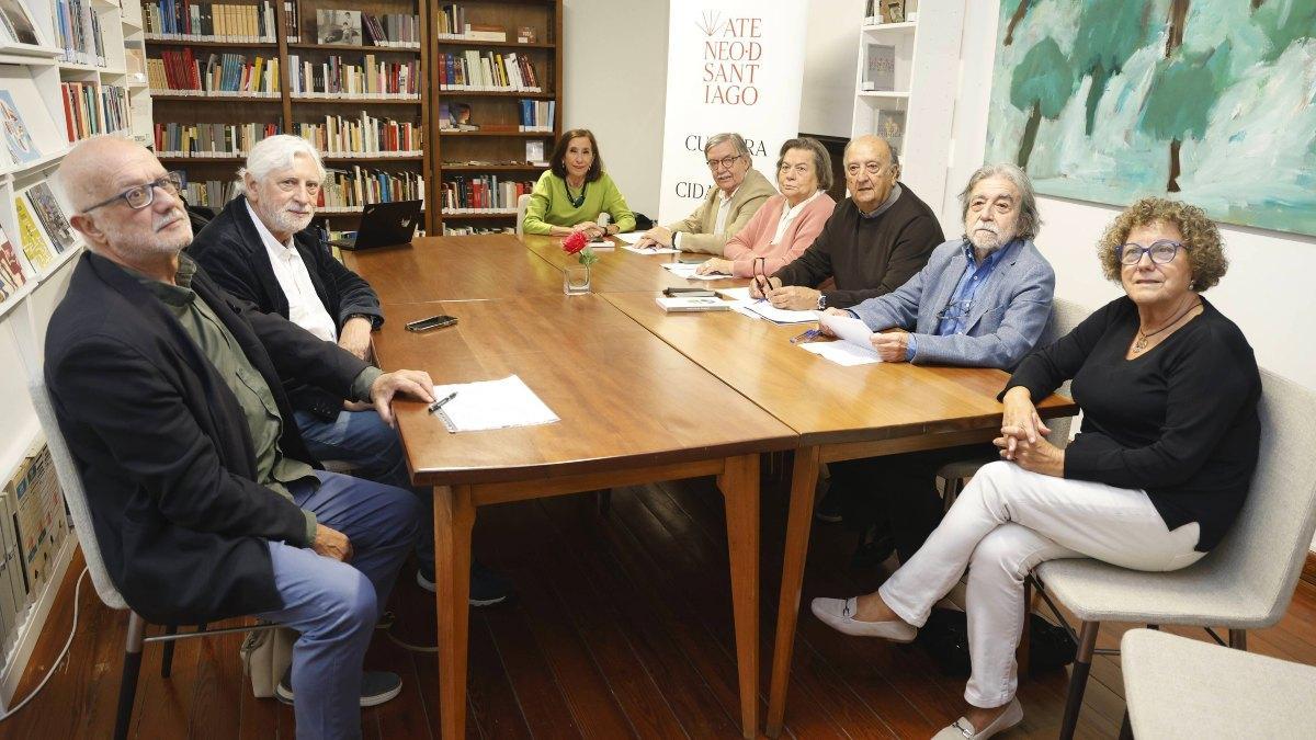 Por la izquierda: Porteiro, Pousa, Rivas Lombardero, López-Rivadulla, Sánchez, Candela, Herrán y Somoza, en el Ateneo de Santiago.