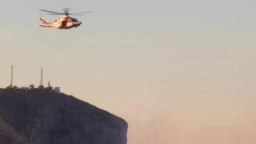 Espectacular práctica de salvamento marítimo en la bahía de Xàbia: la última tarde de playa de muchos bañistas fue de película