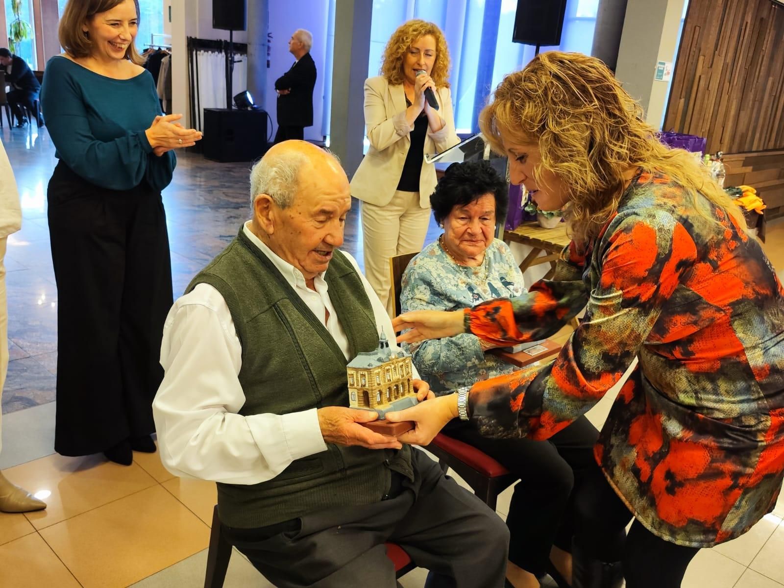 Villaviciosa ya tiene "Abuelos del año": así fue la jornada de la tercera edad