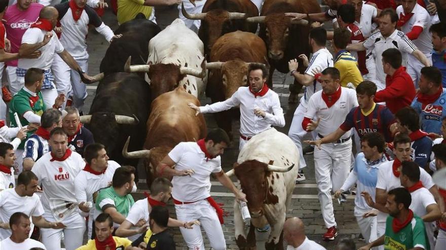 Los toros extremeños de Jandilla protagonizan una carrera limpia en el quinto encierro de San Fermín