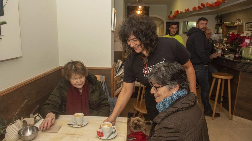 O bar familiar da Coruña que leva 55 anos dando de comer ao barrio de Monte Alto: «Teño clientes que me viron polo local desde pequena»