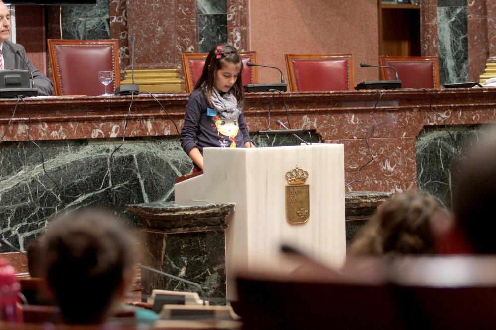 Pleno infantil en la Asamblea Regional