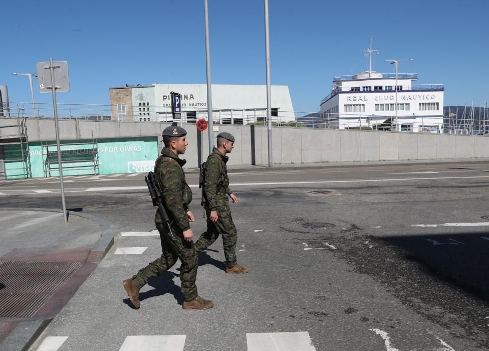 Hasta un centenar de militares de la Brilat patrullan estos días las calles de Vigo