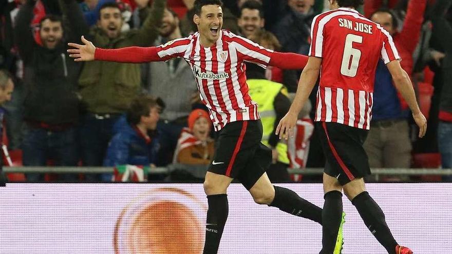 Aduriz celebra un gol el Athletic con San José.