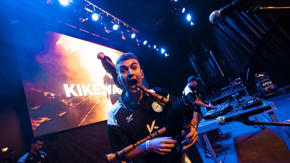 Actuación de Kike Varela