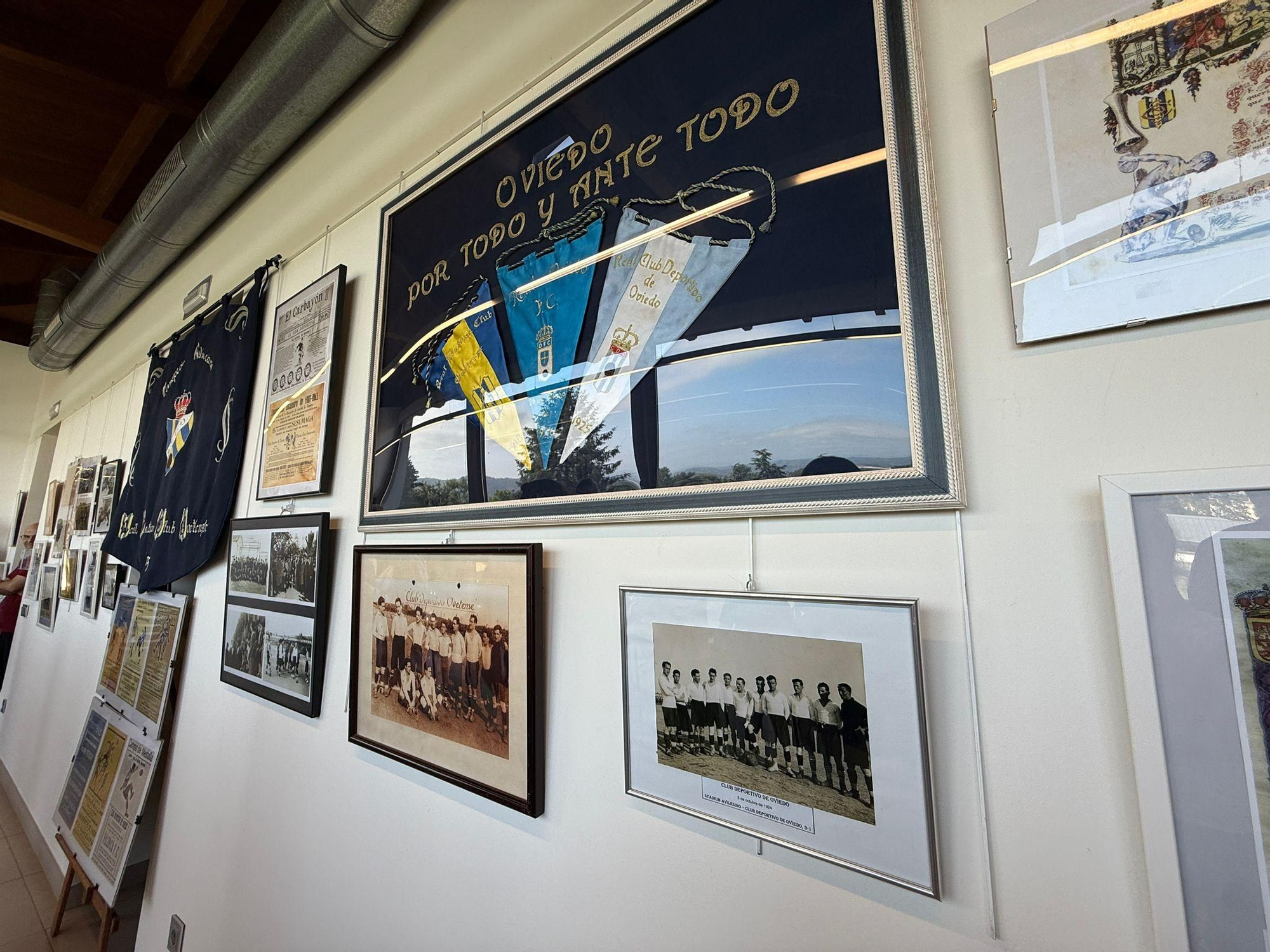 Así fue la inauguración de la exposición Fundadores del Real Oviedo en Lugo de Llanera