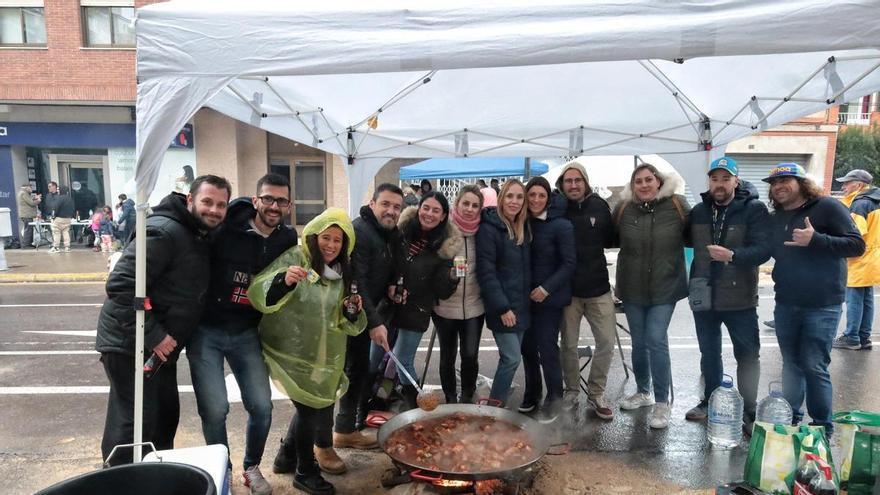 Día de las Paellas de Benicàssim: La lluvia no puede con la fiesta