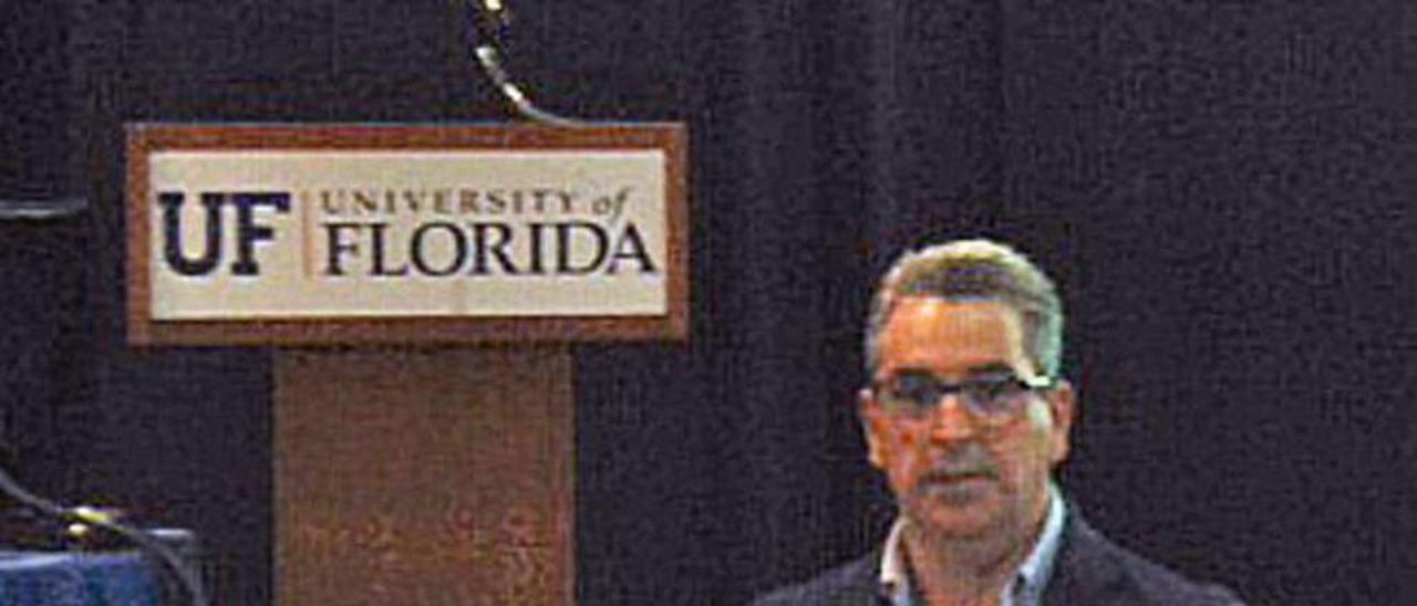 Antonio Lozano-León en la Universidad de Florida. // FdV