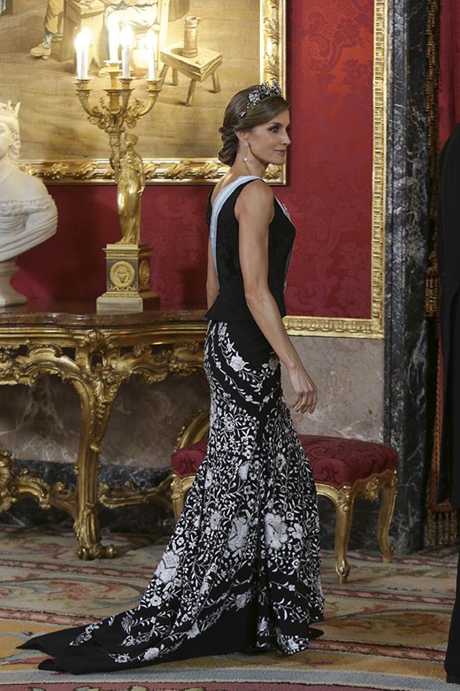 Letizia Ortiz deslumbra en la cena de gala ofrecido en honor al presidente del Estado de Israel y  su mujer
