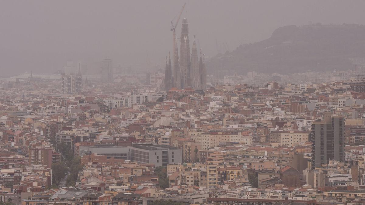 CALIMA BARSELONA | Bugün Barselona'da gökyüzünün kırmızımsı kahverengi olmasına neden olan pus nedir?