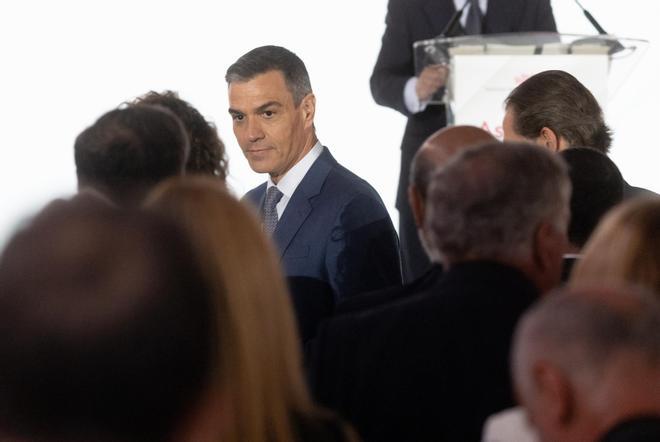 El presidente del Gobierno, Pedro Sánchez, durante la clausura de la Asamblea anual del Instituto de la Empresa Familiar (IEF), en el Teatro Real, a 8 de mayo de 2024, en Madrid (España).