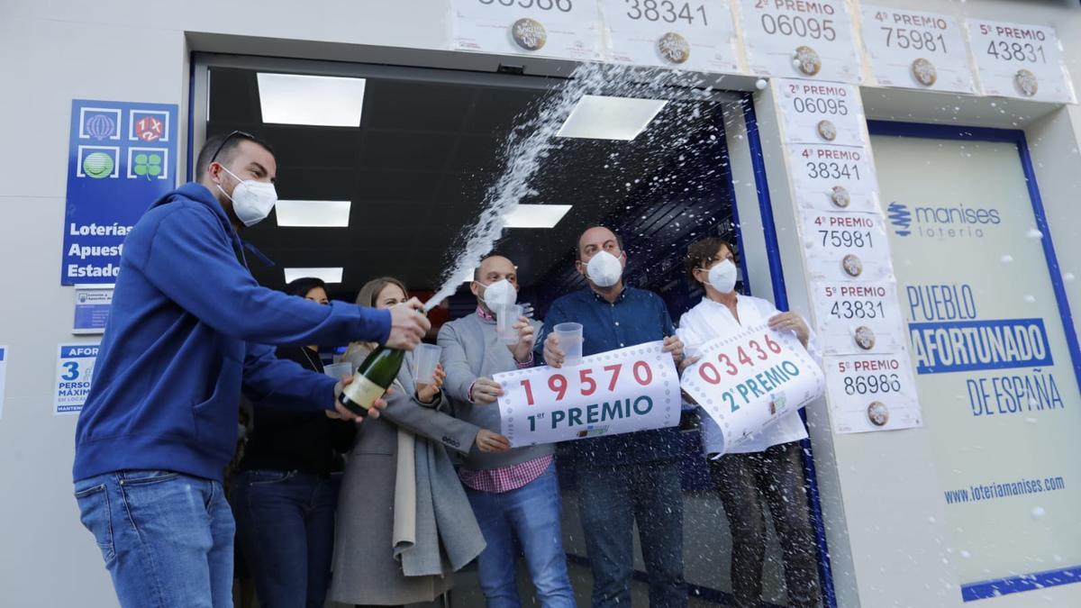 El primer premio de la Lotería del Niño reparte 4 millones en la Comunitat, la mitad en Manises