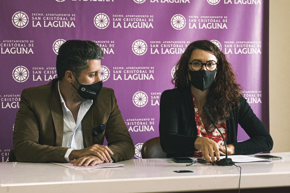 El alcalde de La Laguna, Luis Yeray Gutiérrez, y la edil de Movilidad, María José Roca.