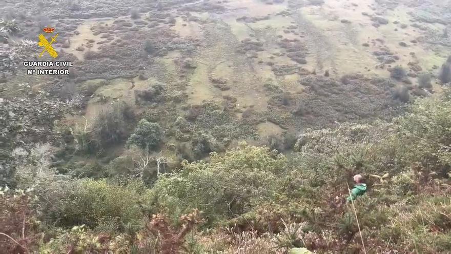 Rescatan a dos jóvenes que salieron de ruta por la noche en la zona de El Fitu (Parres) y se desorientaron