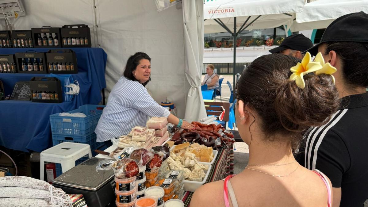 Imagen de la feria Sabor a Málaga de Benalmádena, celebrada en abril en la Plaza Adolfo Suárez de Arroyo del la Miel