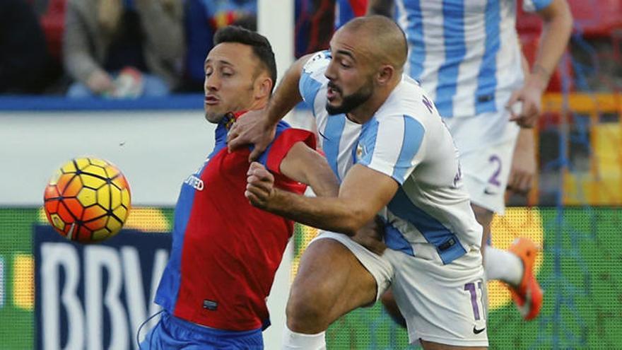 Amrabat cerca de Inglaterra