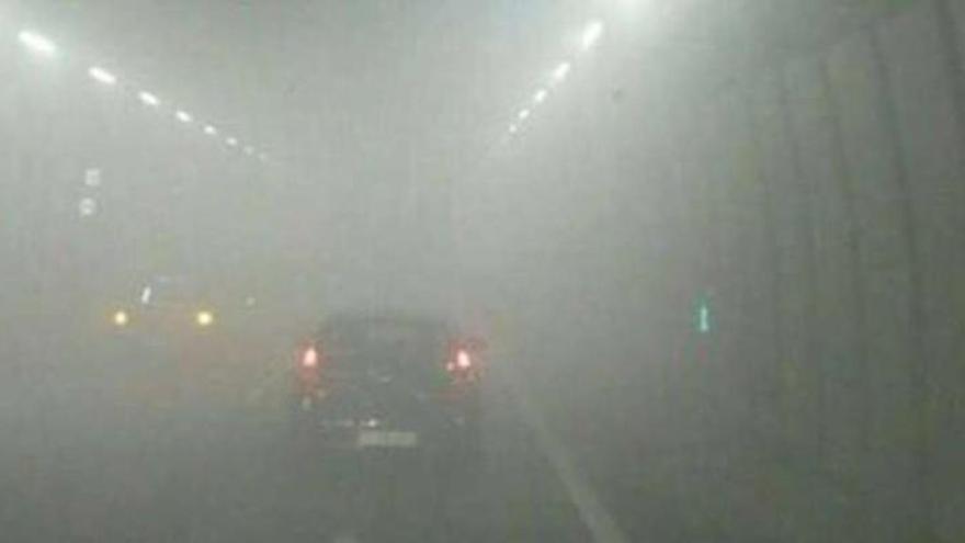 Alarma en el túnel de la autovía de A Cañiza por el humo de un tráiler