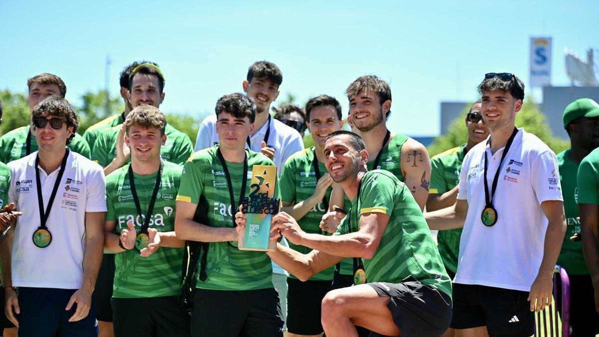 Los atletas del Facsa-Playas de Castellón, sucbampeones de la Copa de Europa de Clubes.